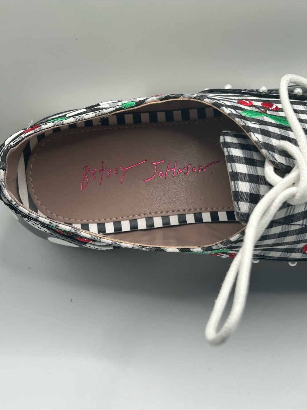Betsy Johnson’s Black Patent Platform Oxfords with Red Heart and - Picture 2 of 5